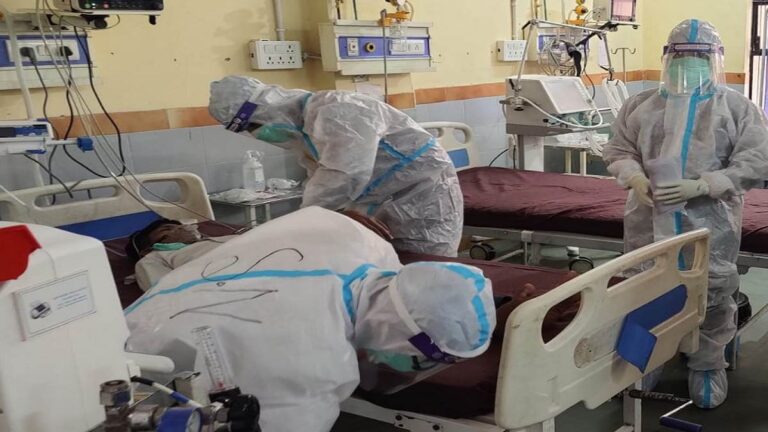 Covid mock drill: ఇండియాలో పెరిగిన కోవిడ్ కేసులు, బూస్టర్ డోస్ కు డిమాండ్ Covid mock drill: ఇండియాలో పెరిగిన కోవిడ్ కేసులు, బూస్టర్ డోస్ కు డిమాండ్