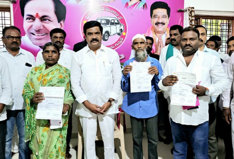 Vemula: ప్రతీ కార్యకర్త ఇంటికి పెద్ద దిక్కు కేసీఆర్ Vemula: ప్రతీ కార్యకర్త ఇంటికి పెద్ద దిక్కు కేసీఆర్