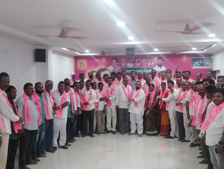 Aleru: ఎమ్మెల్యే ఆధ్వర్యంలో బీఆర్ఎస్ లో చేరికలు Aleru: ఎమ్మెల్యే ఆధ్వర్యంలో బీఆర్ఎస్ లో చేరికలు