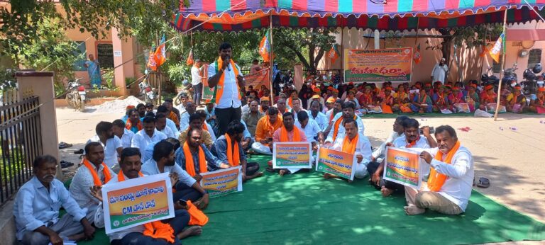 Konda Visweswar Reddy challenge:  దమ్ముంటే స్థానికులకు ఇళ్లివ్వాలి