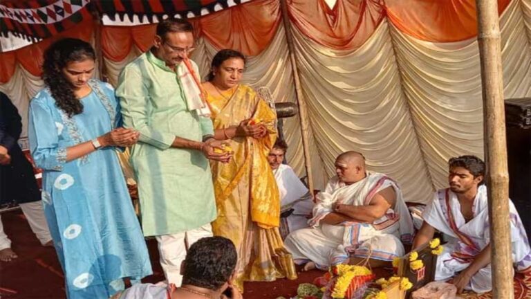 PV Sindhu Academy: విశాఖలో బ్యాడ్మింటన్ అకాడమీకి పీవీ సింధు భూమి పూజ PV Sindhu Academy: విశాఖలో బ్యాడ్మింటన్ అకాడమీకి పీవీ సింధు భూమి పూజ