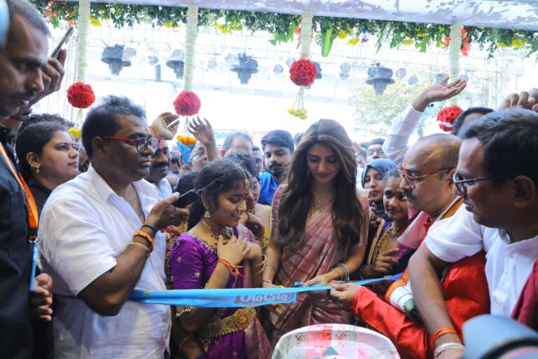 Srivaibhavam shopping mall launched:  వైభవంగా శ్రీ వైభవం షాపింగ్ మాల్ ప్రారంభం