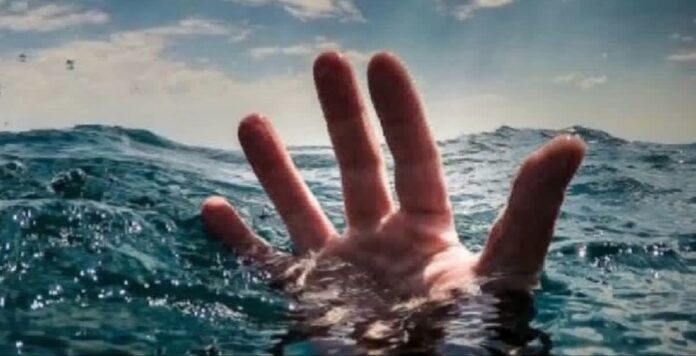 Italy migrant boat capsizes