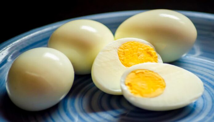 Health benefits of boiled vs raw eggs