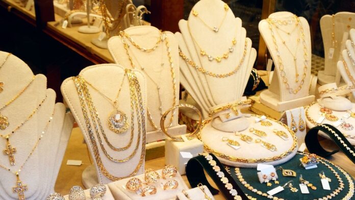 Gold lovers happy as rates fell today, Know Telugu states latest rates