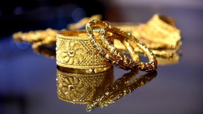 Amid silver rates stable gold rates falling making telugu people happy this navaratri, Know latest Rates