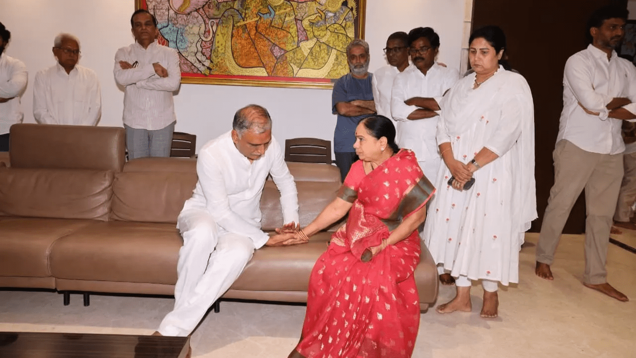 Harish rao KCR WIFE