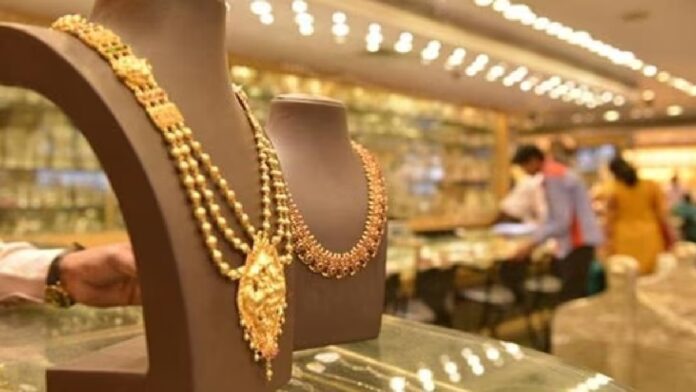 Gold Price Shock: Hyderabad Rate Jumps ₹2,000 Per Tola; Silver Scarcity Warning