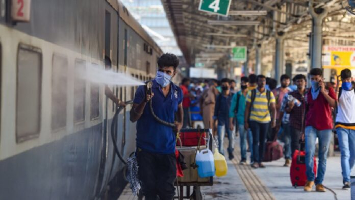 Indian Railways: Selling 1.4 Million Tickets Daily, Earning ₹600 Crores – The IRCTC Digital Revolution Story