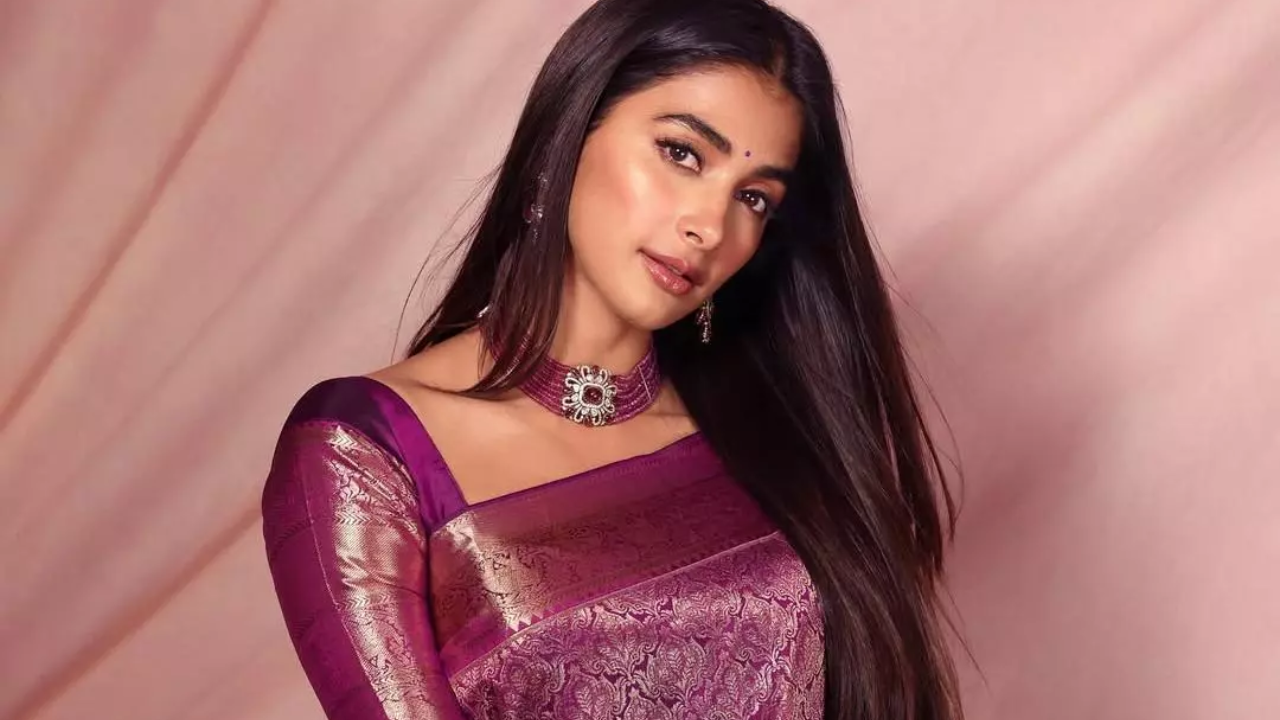 Pooja Hegde saree