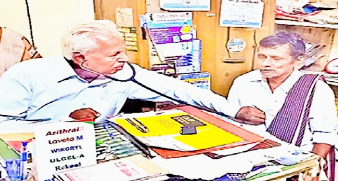 Doctor provides medical treatment for 20 rupees