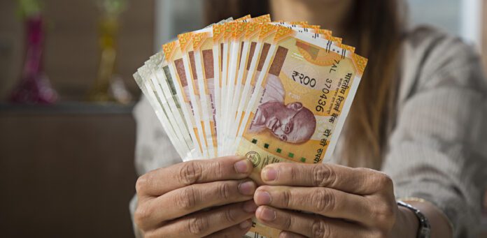 Earn ₹50,000/Month from Home: Best Business Idea for Women Using Just a Smartphone and Tailoring Skills